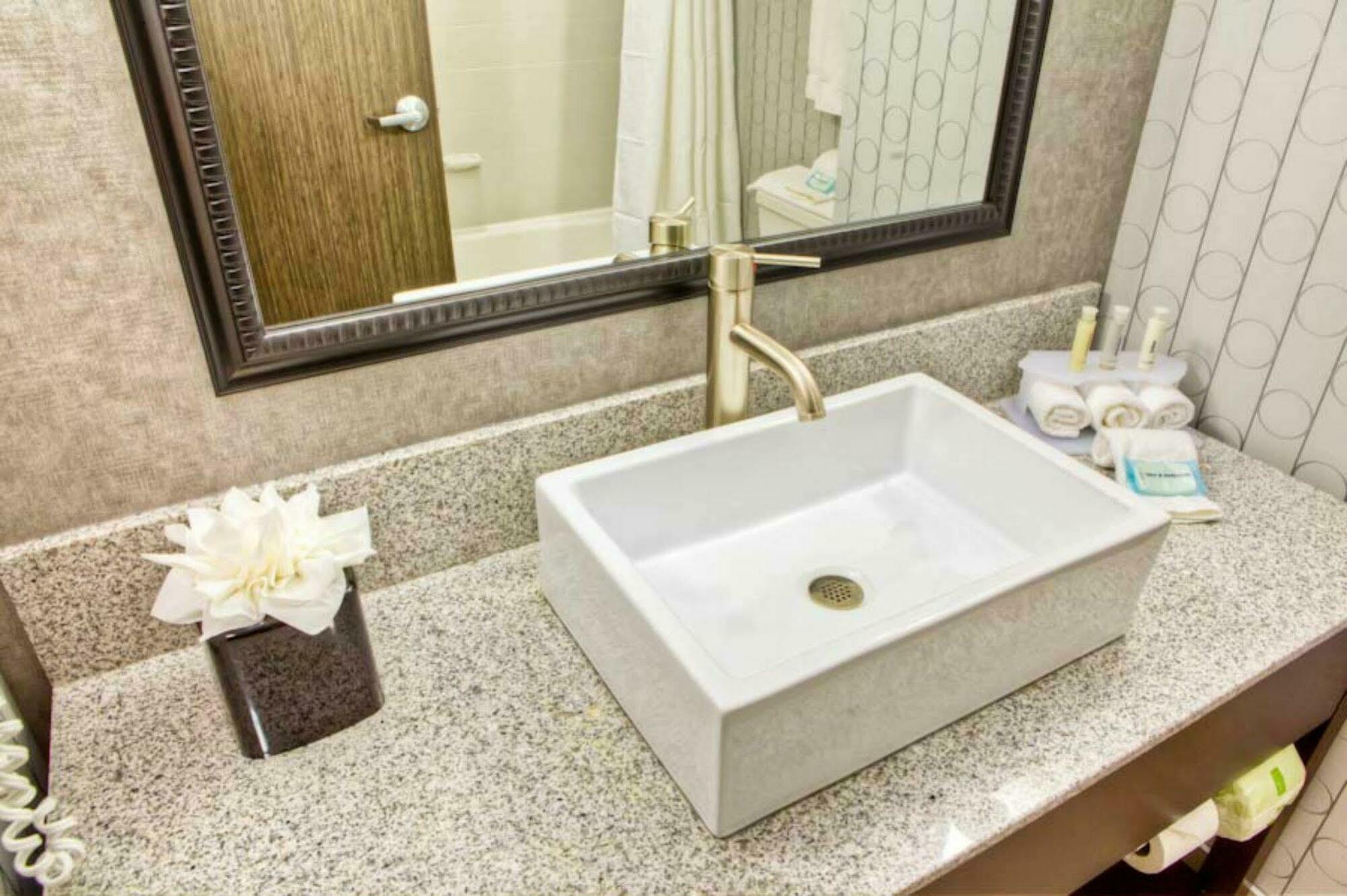 Express & - Polaris, An Ihg Columbus
